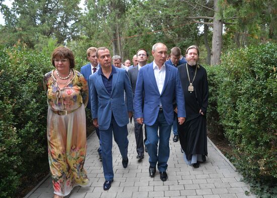 President Putin, Prime Minister Medvedev visit Sevastopol