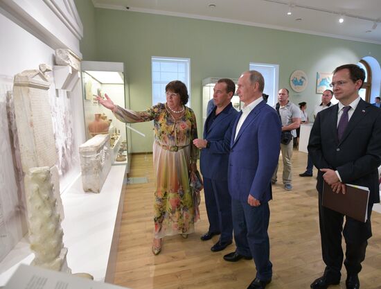 President Putin, Prime Minister Medvedev visit Sevastopol