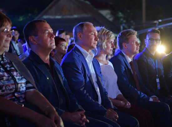 President Putin, Prime Minister Medvedev visit Sevastopol