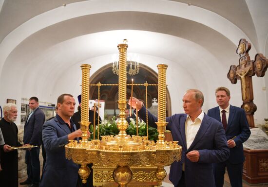 President Putin, Prime Minister Medvedev visit Sevastopol