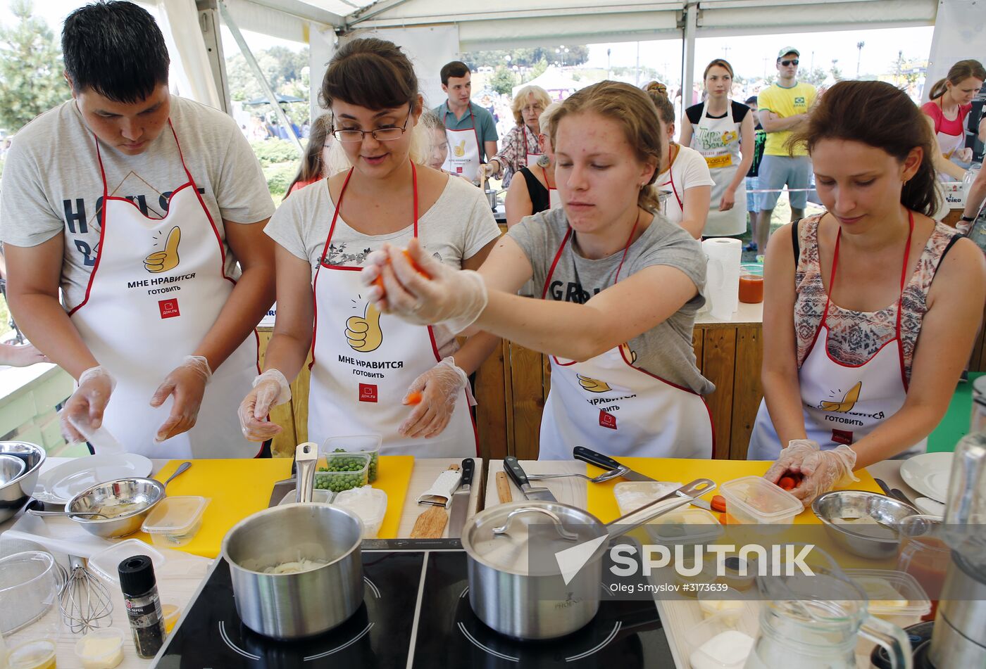 Father Frost from Veliky Ustyug visits Volga FoodFest