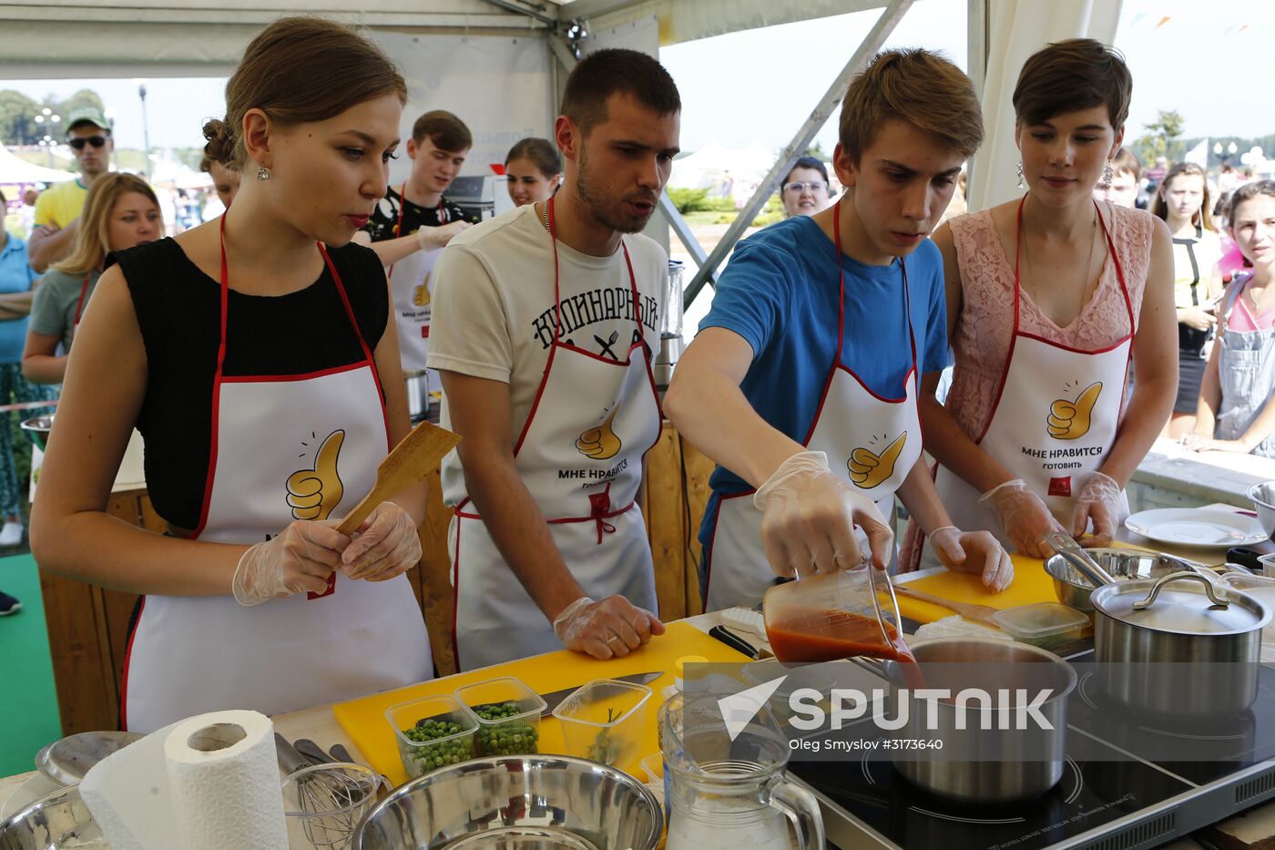 Father Frost from Veliky Ustyug visits Volga FoodFest