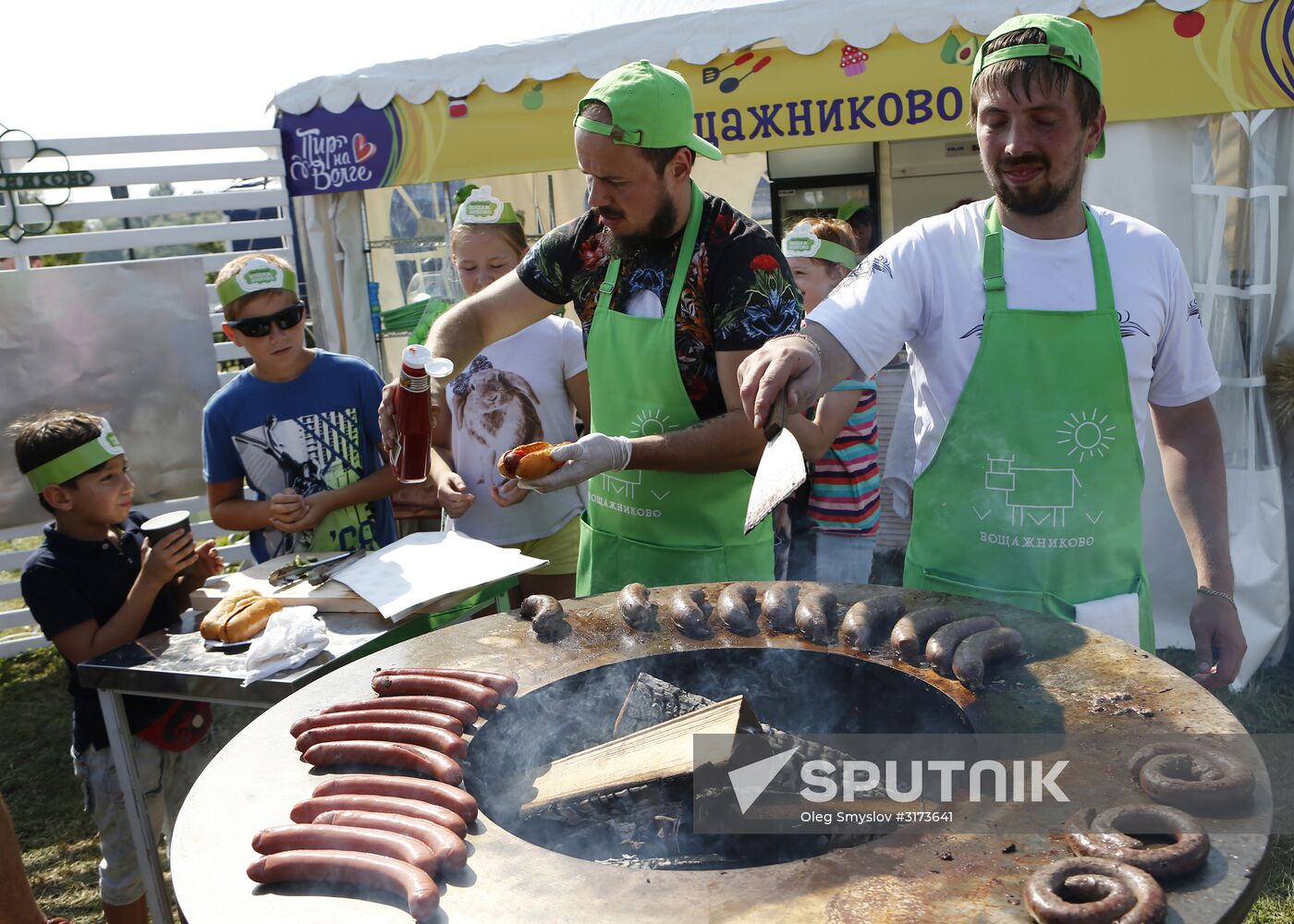Father Frost from Veliky Ustyug visits Volga FoodFest