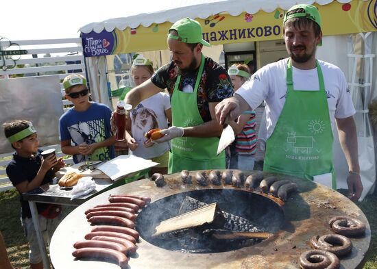 Father Frost from Veliky Ustyug visits Volga FoodFest