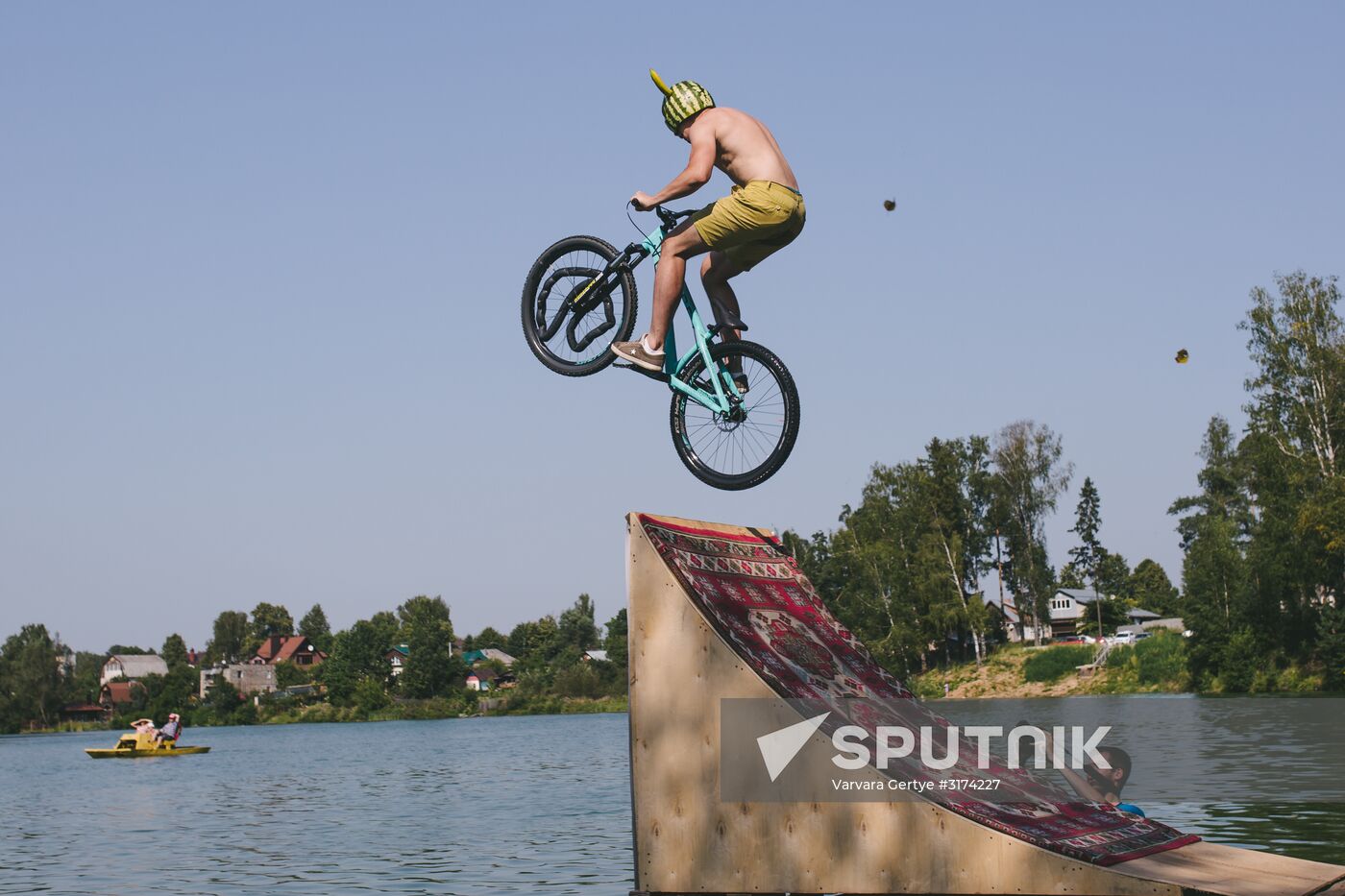 Fun Jumping bike water jump tournament in Ivanovo
