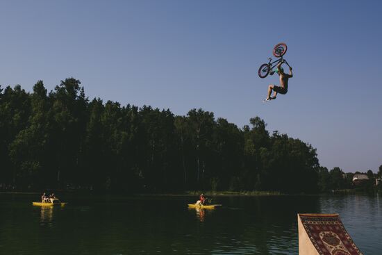 Fun Jumping bike water jump tournament in Ivanovo