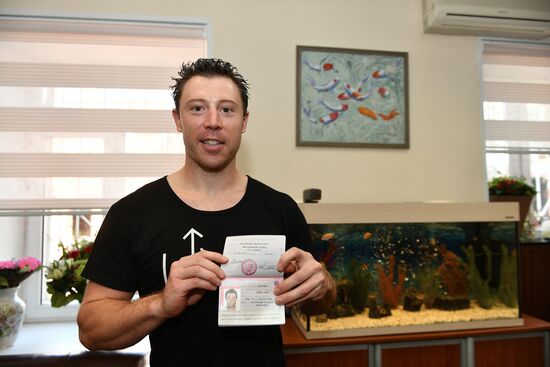 Australian cyclist Shane Perkins receives Russian passport