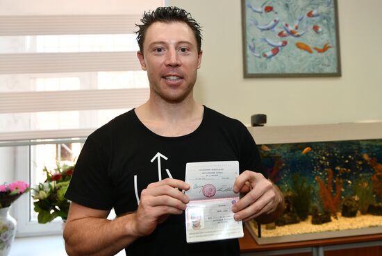 Australian cyclist Shane Perkins receives Russian passport