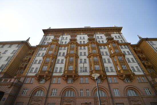 US to suspend nonimmigrant visa processing in Russia