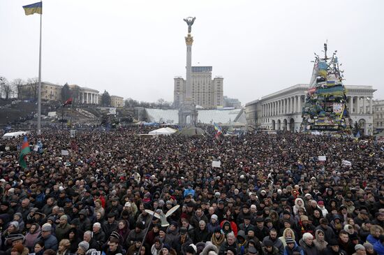 All-Ukrainian people's assembly on Maidan Nezalezhnosti