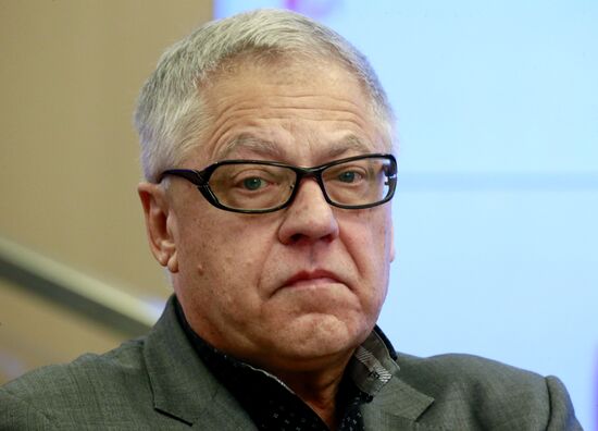 New conference on Warsaw's National Theater production of "ICE" staged by K. Bogomolov