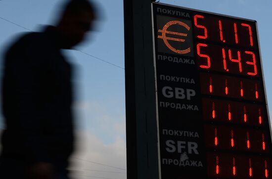 Dollar and euro skyrocket in Russia