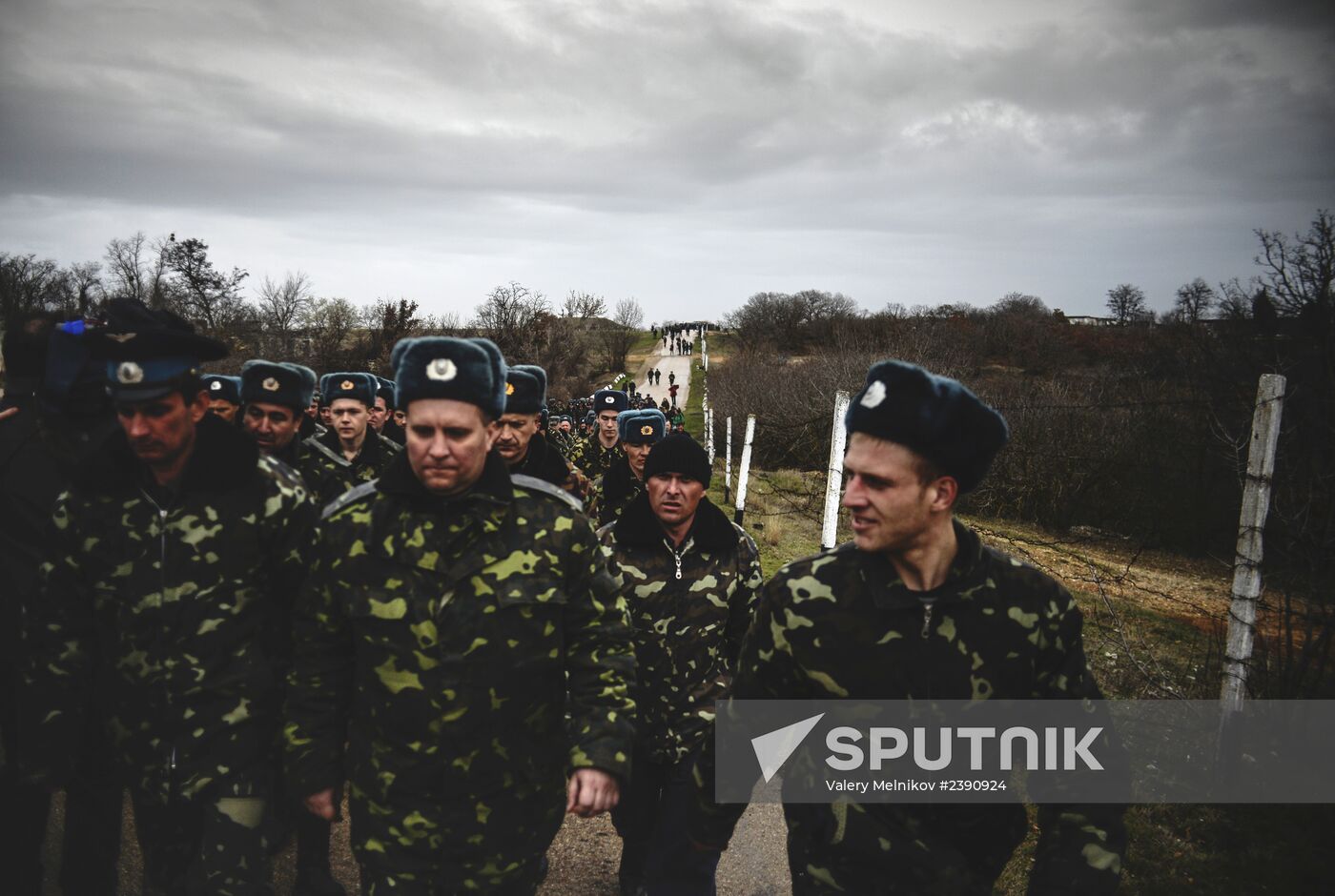 Ukrainian military men negotiate with representatives of Sevastopol self-defense units at Belbek Airport