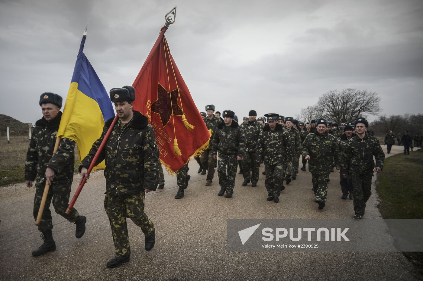Ukrainian military men negotiate with representatives of Sevastopol self-defense units at Belbek Airport