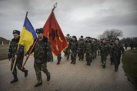 Ukrainian military men negotiate with representatives of Sevastopol self-defense units at Belbek Airport