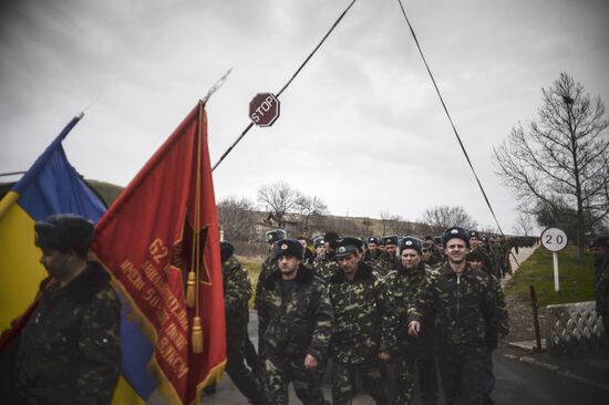 Ukrainian military men negotiate with representatives of Sevastopol self-defense units at Belbek Airport