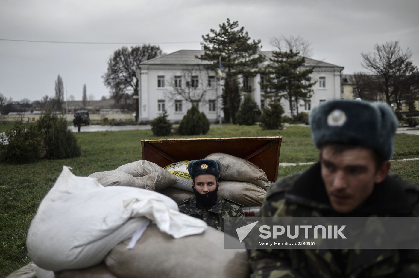 Ukrainian military men negotiate with representatives of Sevastopol self-defense units at Belbek Airport