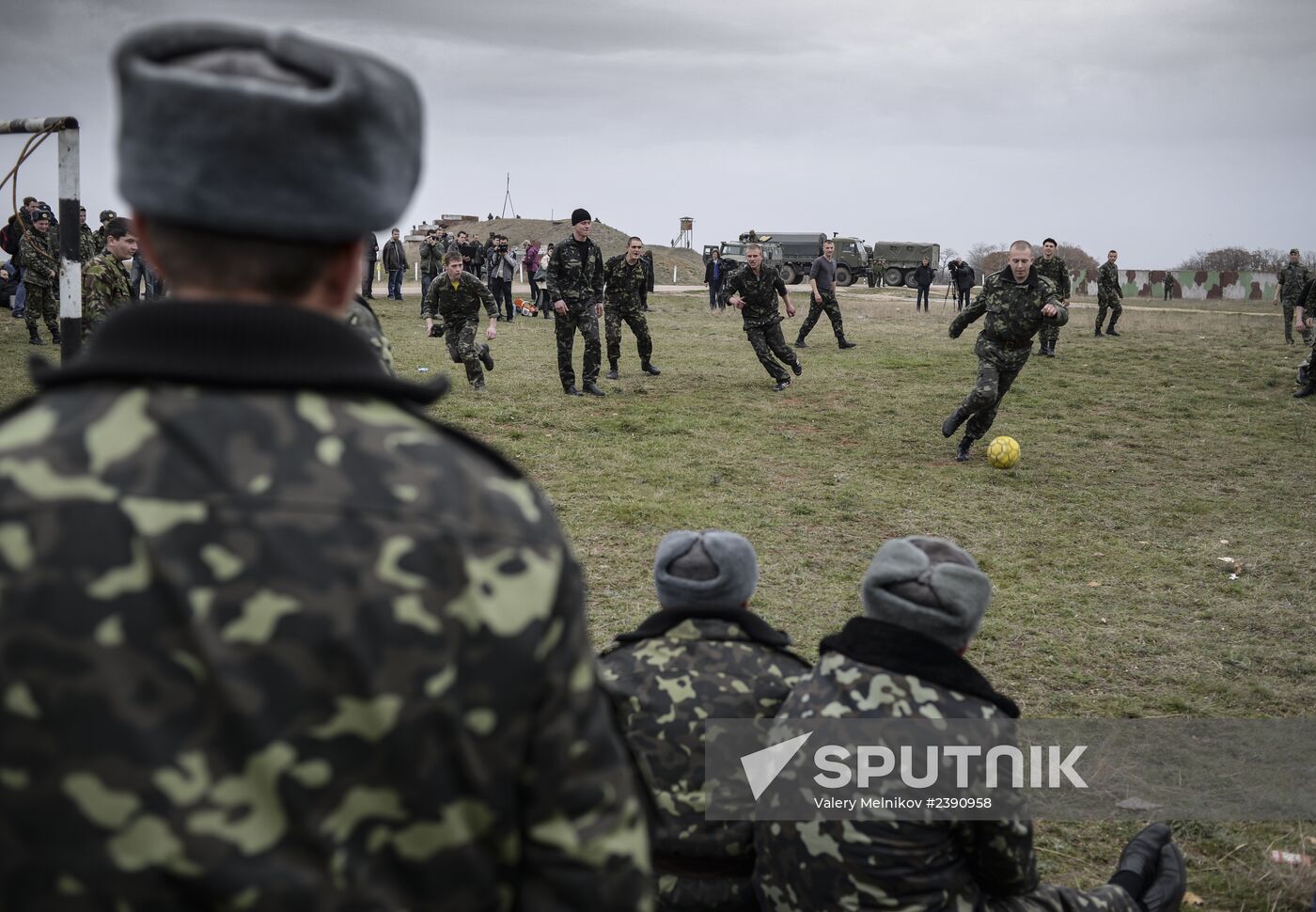 Ukrainian military men negotiate with representatives of Sevastopol self-defense units at Belbek Airport