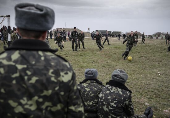 Ukrainian military men negotiate with representatives of Sevastopol self-defense units at Belbek Airport