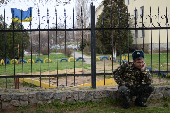 Ukrainian military men negotiate with representatives of Sevastopol self-defense units at Belbek Airbase