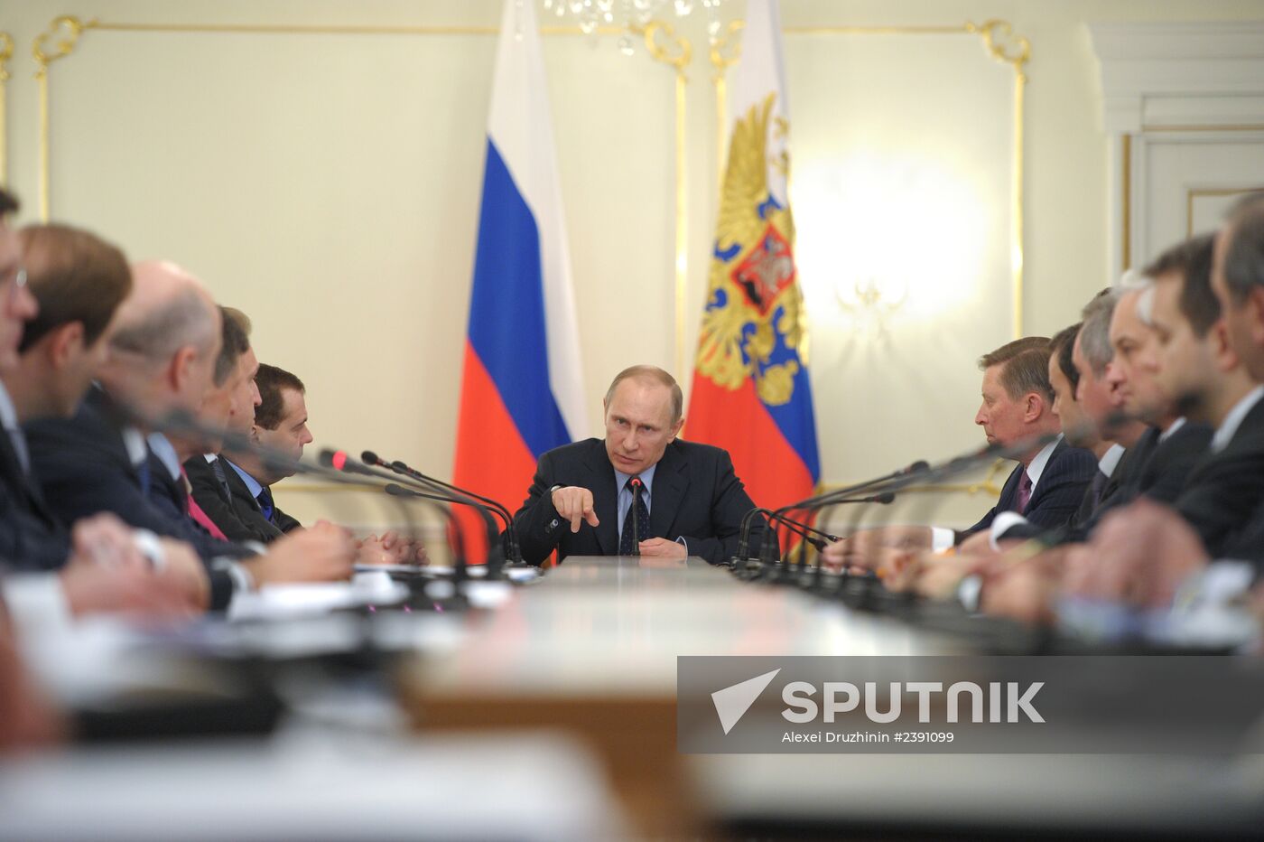 Vladimir Putin chairs Government meeting