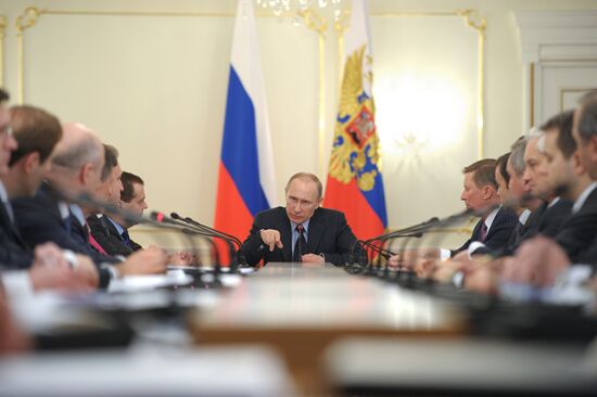 Vladimir Putin chairs Government meeting