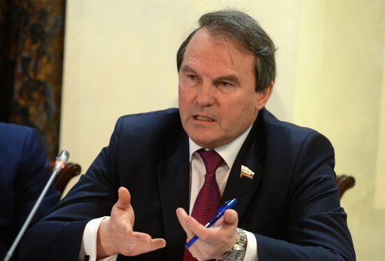 Russia's Public Chamber holds hearings on situation in Ukraine