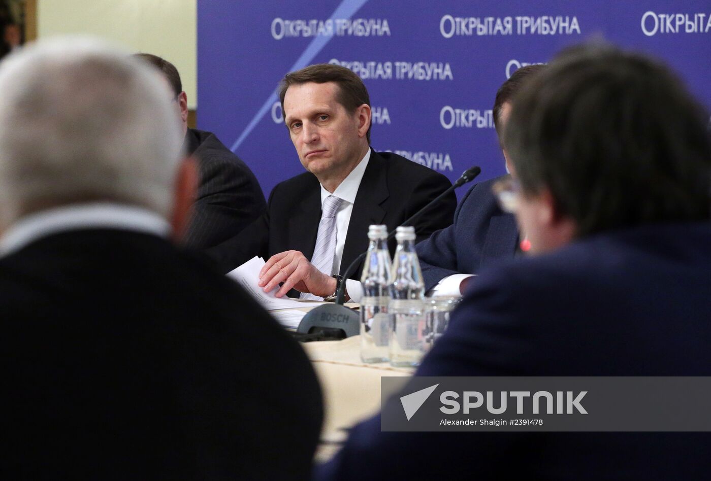 Open Tribune discussion on Ukraine's developments toward peaceful settlement