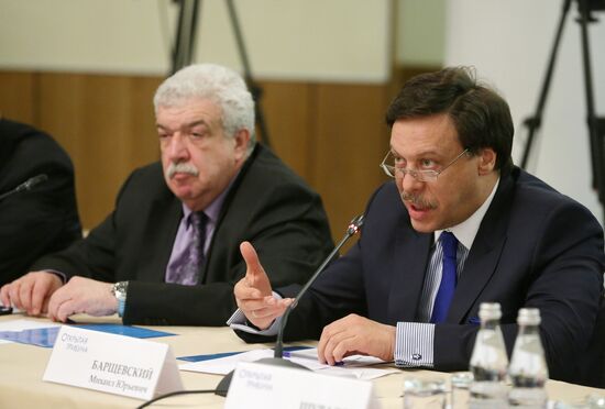 Open Tribune discussion on Ukraine's developments toward peaceful settlement