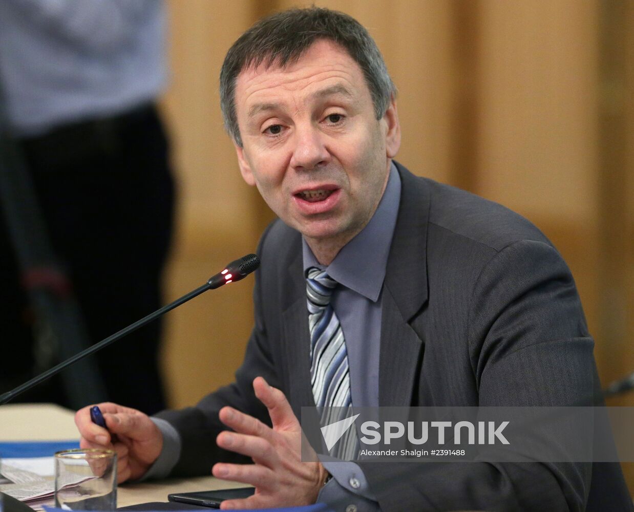 Open tribune discussion on Ukraine's developments toward peaceful settlement