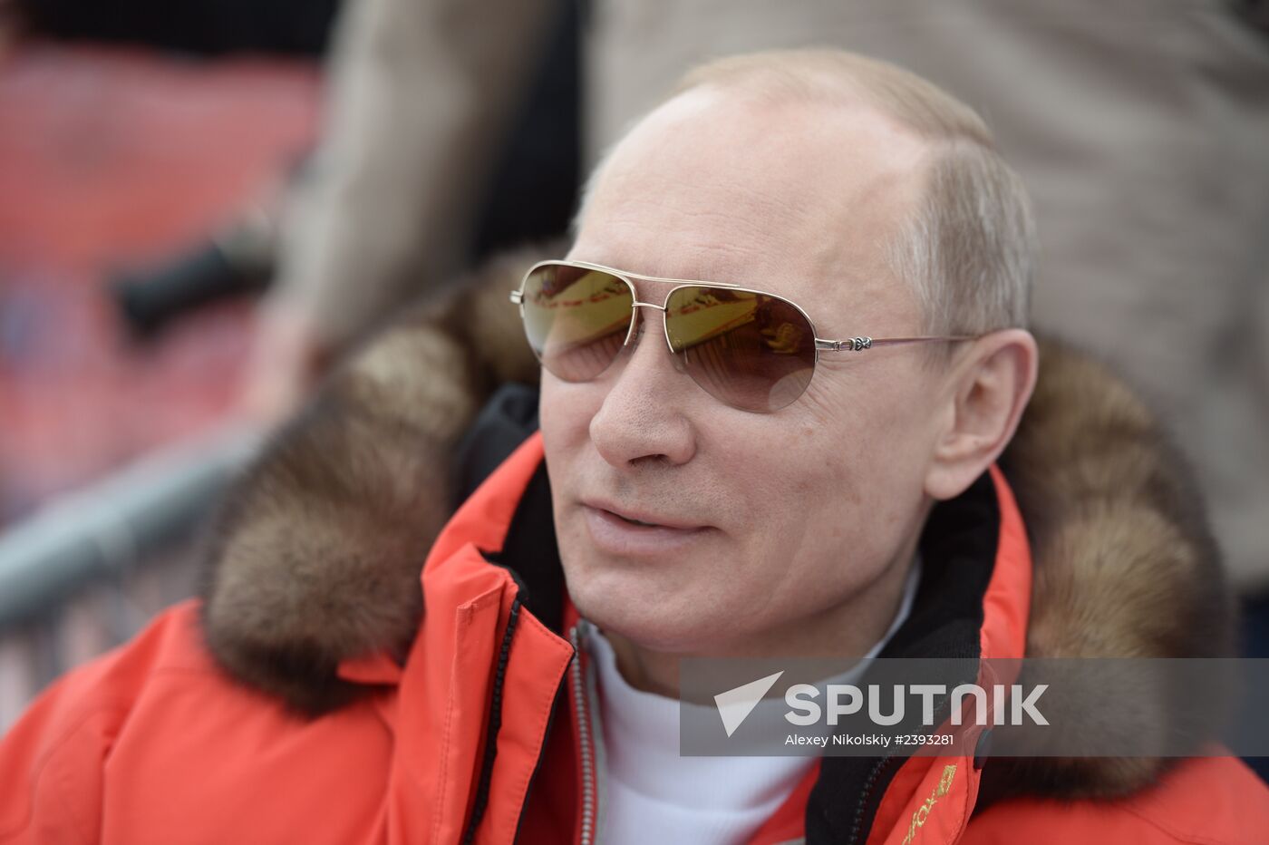 Vladimir Putin attends paralympic Alpine skiing competitions