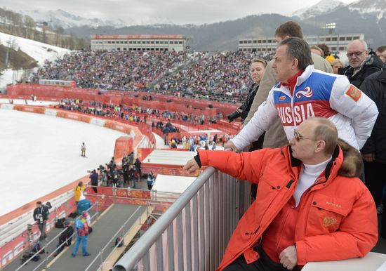 Vladimir Putin attends paralympic Alpine skiing competitions