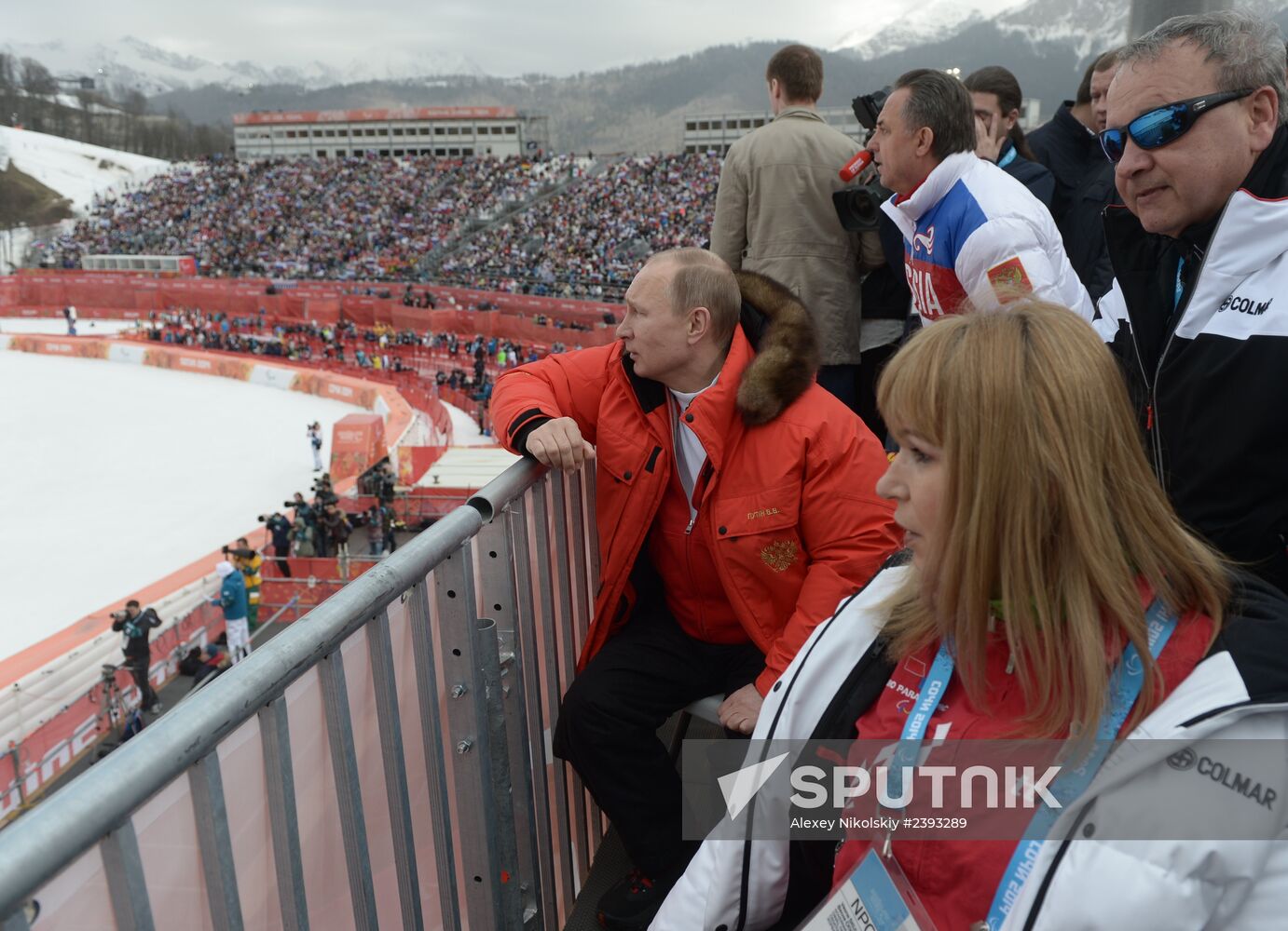 Vladimir Putin attends paralympic Alpine skiing competitions