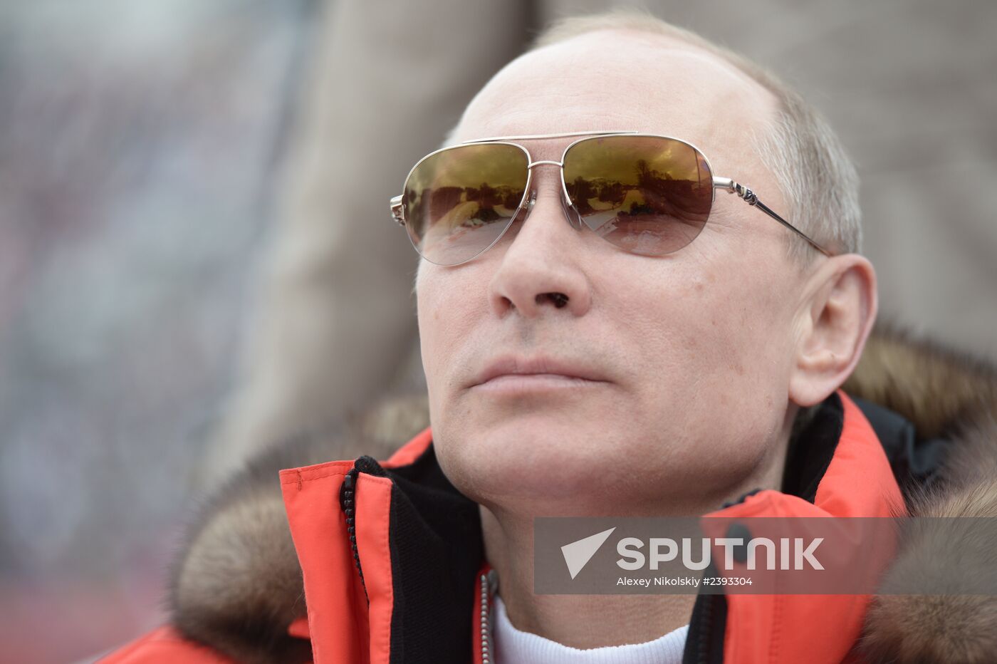 Vladimir Putin attends paralympic Alpine skiing competitions