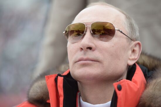 Vladimir Putin attends paralympic Alpine skiing competitions