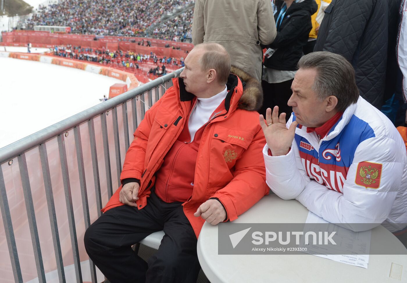 Vladimir Putin attends paralympic Alpine skiing competitions