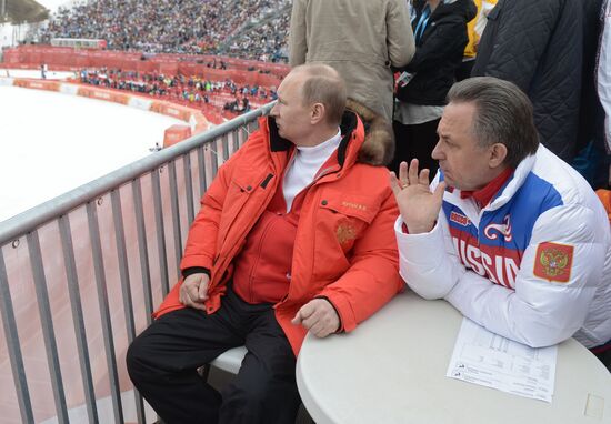 Vladimir Putin attends paralympic Alpine skiing competitions