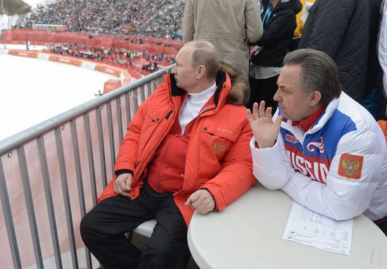 Vladimir Putin attends paralympic Alpine skiing competitions