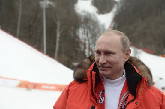 Vladimir Putin attends paralympic Alpine skiing competitions