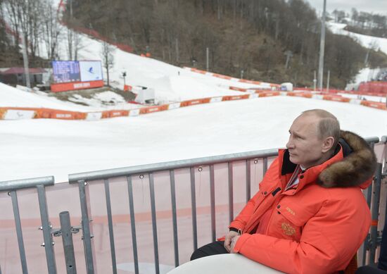 Vladimir Putin attends paralympic Alpine skiing competitions