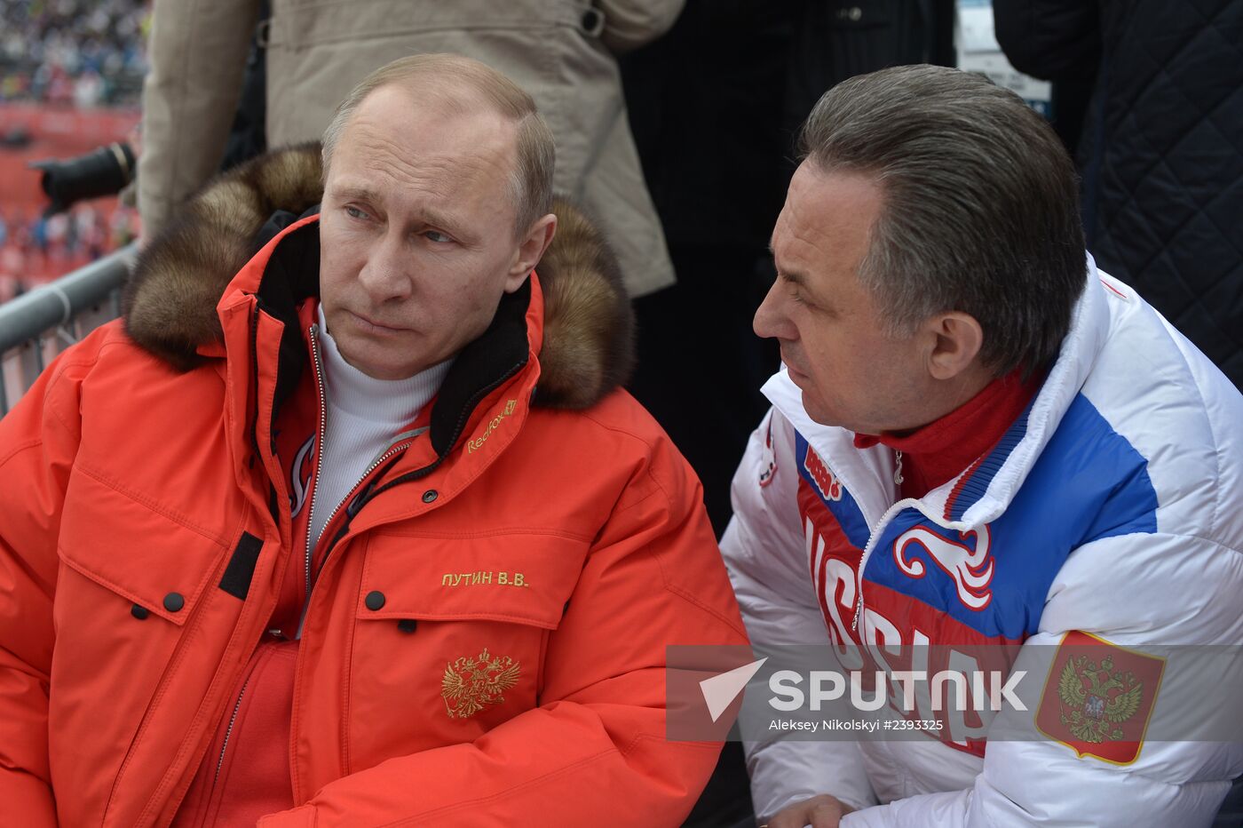 Vladimir Putin attends paralympic Alpine skiing competitions