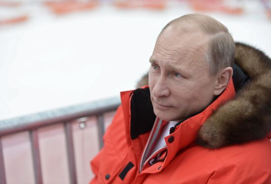Vladimir Putin attends paralympic Alpine skiing competitions