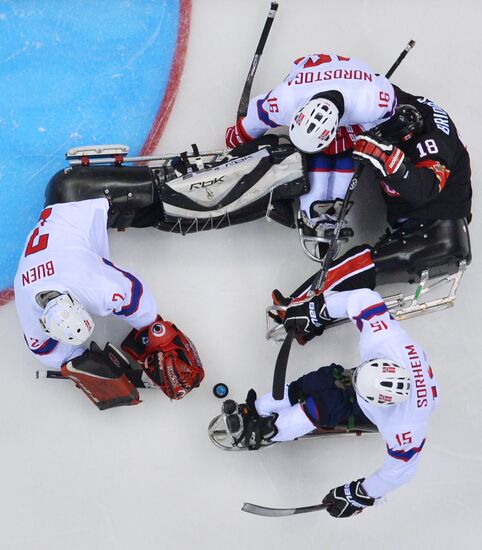 2014 Winter Paralympics. Ice sledge hockey. Canada vs. Norway