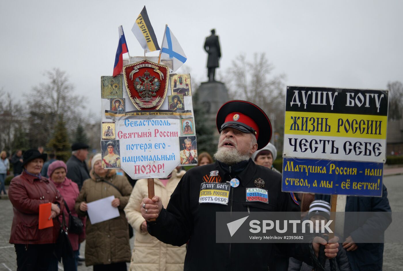 Rally in support of referendum on Crimea's status in Sevastopol