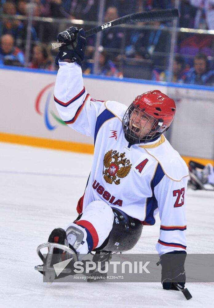 2014 Paralympics. Ice sledge hockey. USA vs. Russia