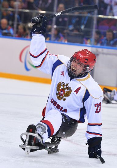 2014 Paralympics. Ice sledge hockey. USA vs. Russia