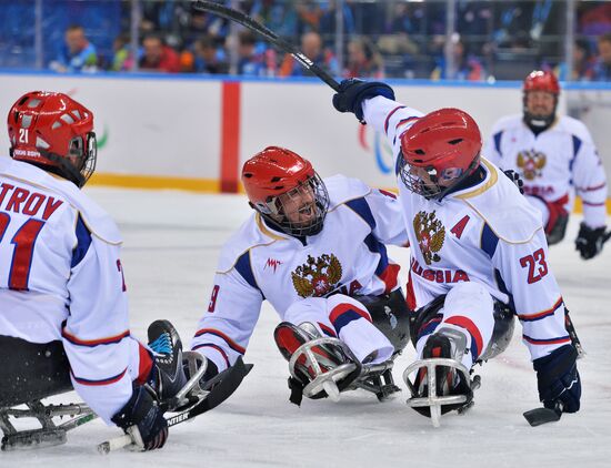 2014 Paralympics. Ice sledge hockey. USA vs. Russia
