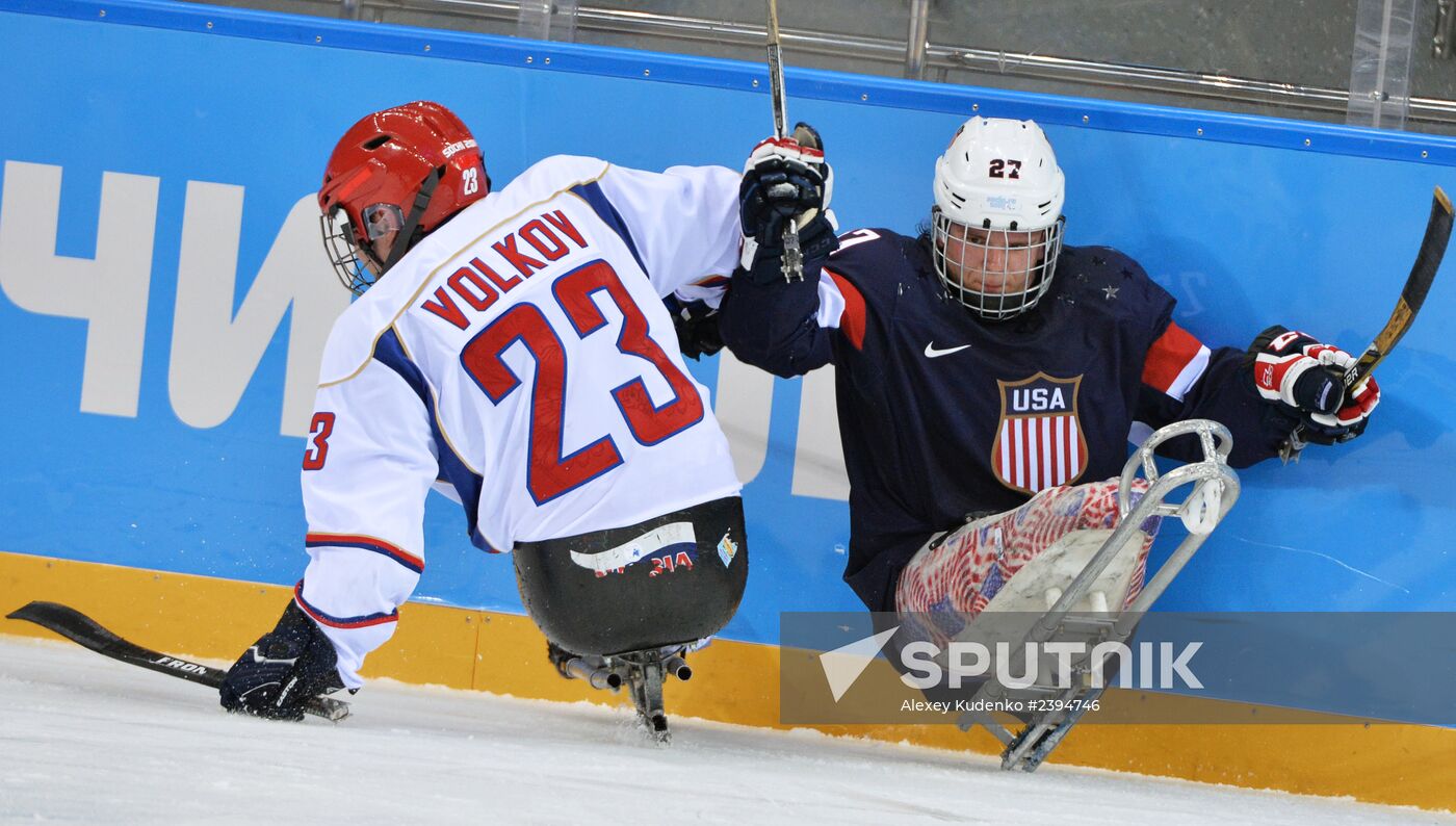 2014 Paralympics. Ice sledge hockey. USA vs. Russia