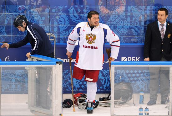 2014 Paralympics. Ice sledge hockey. USA vs. Russia