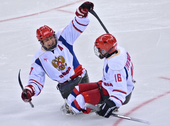 2014 Paralympics. Ice sledge hockey. USA vs. Russia